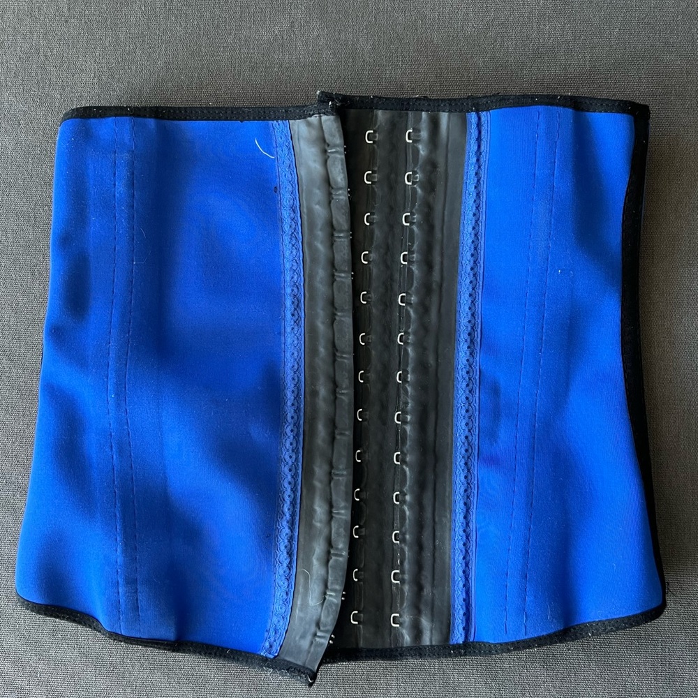 Ann Cherry Latex sports waist trainer size Medium